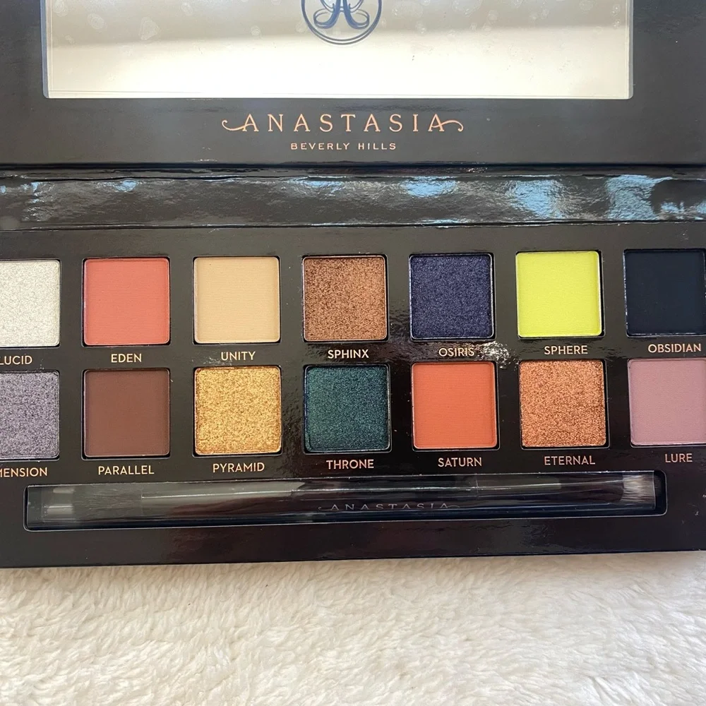 Prism Eyeshadow Palette - Picture 2 of 2